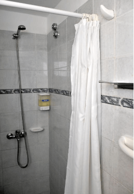 Bares Locales A 8 3 Km Del Aeropuerto De Hotel Abril