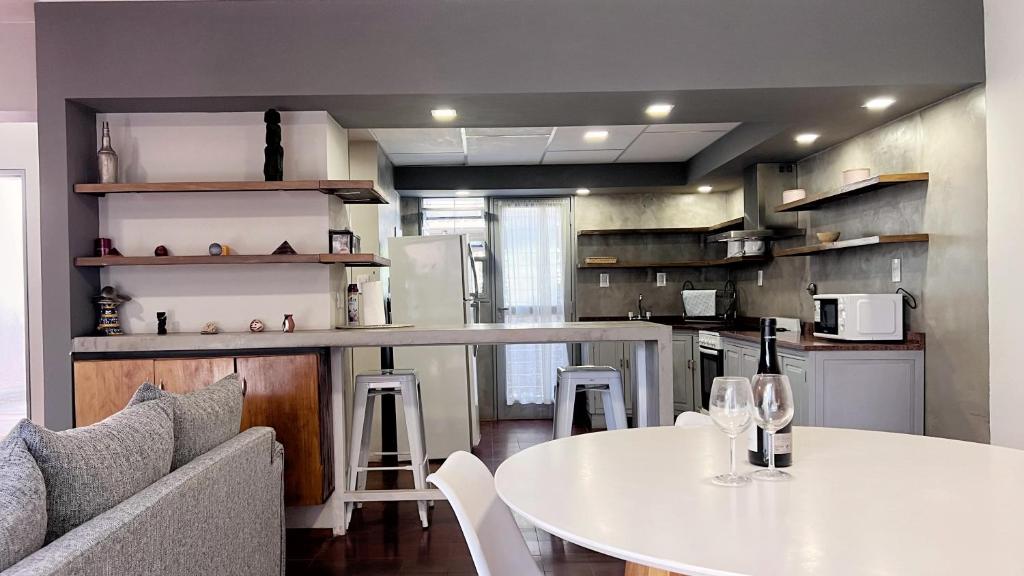 2 Dormitorios Que Ofrece Una Generosa Sala De Alquiler Departamento 337 Roque Saenz Pena En Ciudad De Mendoza Mendoza Argentina
