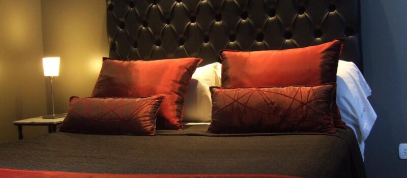 Combina Servicios Modernos Con Un Ambiente Acogedor Y Hotel Bohemia En Ciudad De Mendoza Mendoza Argentina