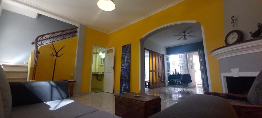 De Una Habitacion Doble Con Dos Camas Individuales Alquiler Departamento Candelina Sargento Cabral