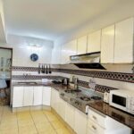 Equipada relajate jardin bien cuidado casa