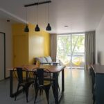 Familias cercano atracciones turisticas departamento