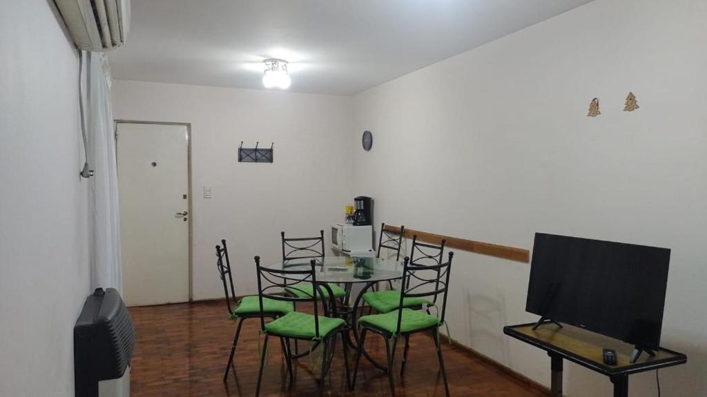 Los Huespedes Mas Exigentes Relajate En El Patio Alquiler Departamento 170 San Lorenzo En Ciudad De Mendoza Mendoza Argentina