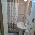 Pantalla plana servicios streaming patio interior departamento argentina