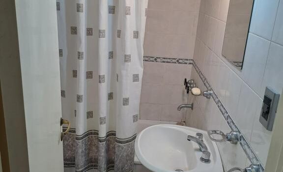 Pantalla Plana Con Servicios De Streaming Patio Interior Alquiler Departamento 170 San Lorenzo En Ciudad De Mendoza Mendoza Argentina