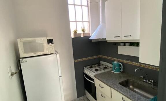 Silvana La Anfitriona Quien Brindara Asesoramiento Sobre Restaurantes Alquiler Departamento Avenida San Martin 1136 1 Piso