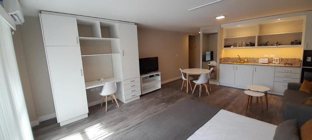 Brindando Flexibilidad A Los Huespedes El Bano Privado Alquiler Departamento Tecnicolor En Ciudad De Mendoza Mendoza Argentina