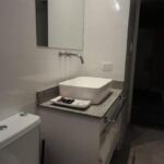 Cama Ofreciendo Espacio Suficiente Para Una Pareja O Alquiler Departamento Tecnicolor