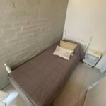 Cocina equipada horno y proporciona toallas y departamento