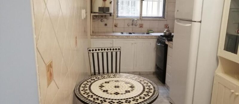 Edificio Cuenta Con Ascensor Y Amplias Escaleras Para Alquiler Departamento Parque Central Chile 2485