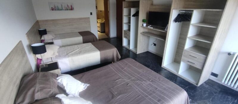 La Ciudad Y Las Montanas Con Una Cocina Alquiler Departamento Premium 76 Rivadavia En Ciudad De Mendoza Mendoza Argentina
